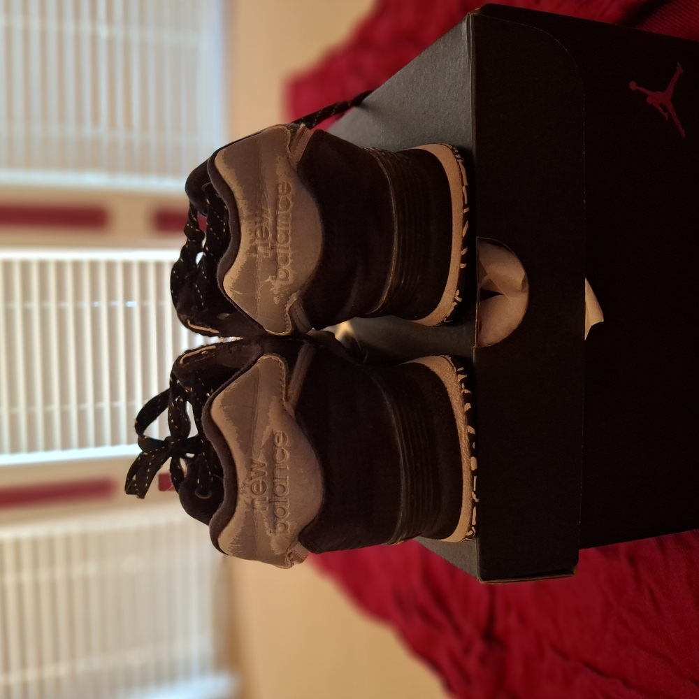 Boy's Black New Balance Sneakers - Picture 3 of 6